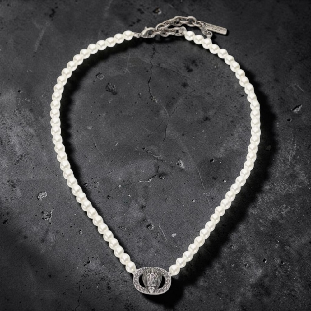 Kurt Geiger NWT Chelsea Pearl Bead Necklace with Crystal Accent - White. Dustbag